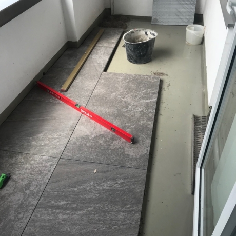 Fliesenleger Göppingen kleiner Balkon große Fliesen (17)