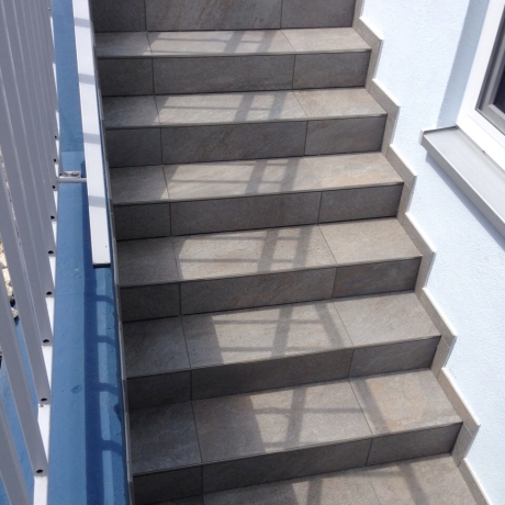 Fliesenleger Ulm Treppe 25
