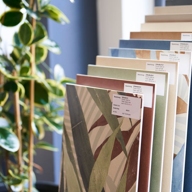 Fliesen Schweizer Fliesenleger Showroom Bad Ditzenbach bunte Fliesen mit Musterung